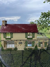 Vintage 1950s Marx Toys Tin Litho 2 Story Colonial Style Doll House w/ Furniture