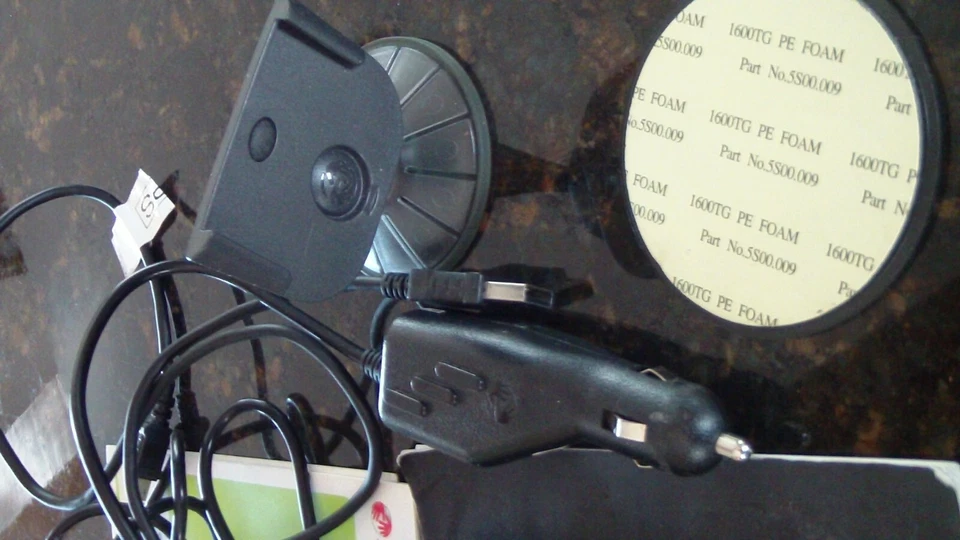 Tom Tom XL Car GPS Navigation System Touch Screen IQ Routes, Map Share Pre-Owned - Image 2 of 3