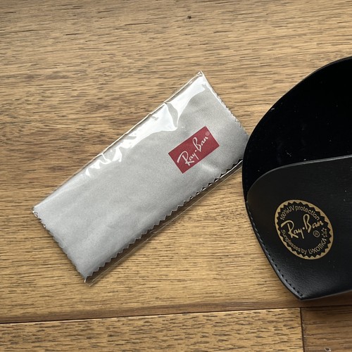 Ray Ban Custodia a Scatto per Occhiali da Sole con Panno Pulizia - Foto 3 di 4