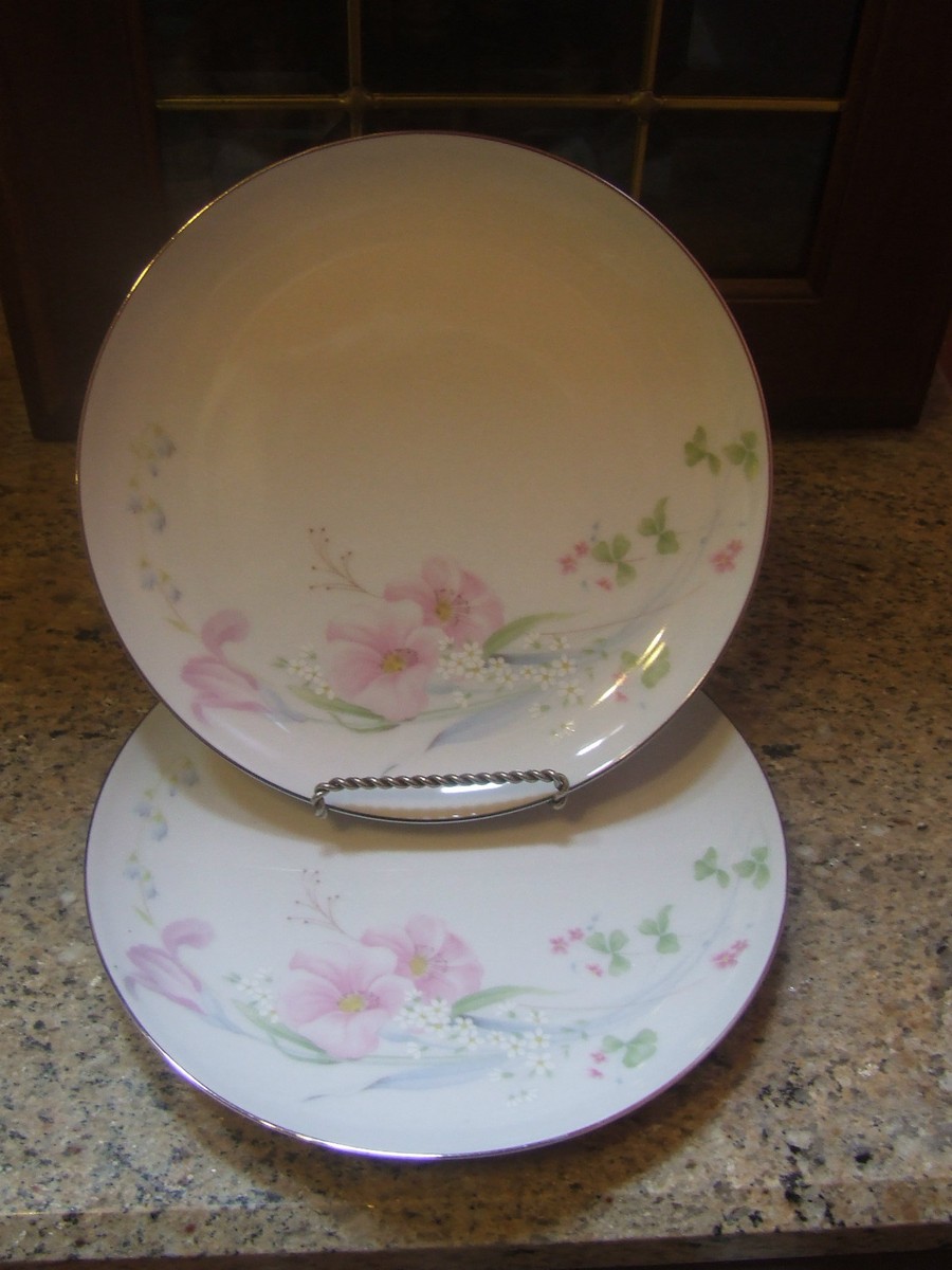 Mikasa Couture Pretty Bouquet MD-108 Salad Plates Lot of EUC