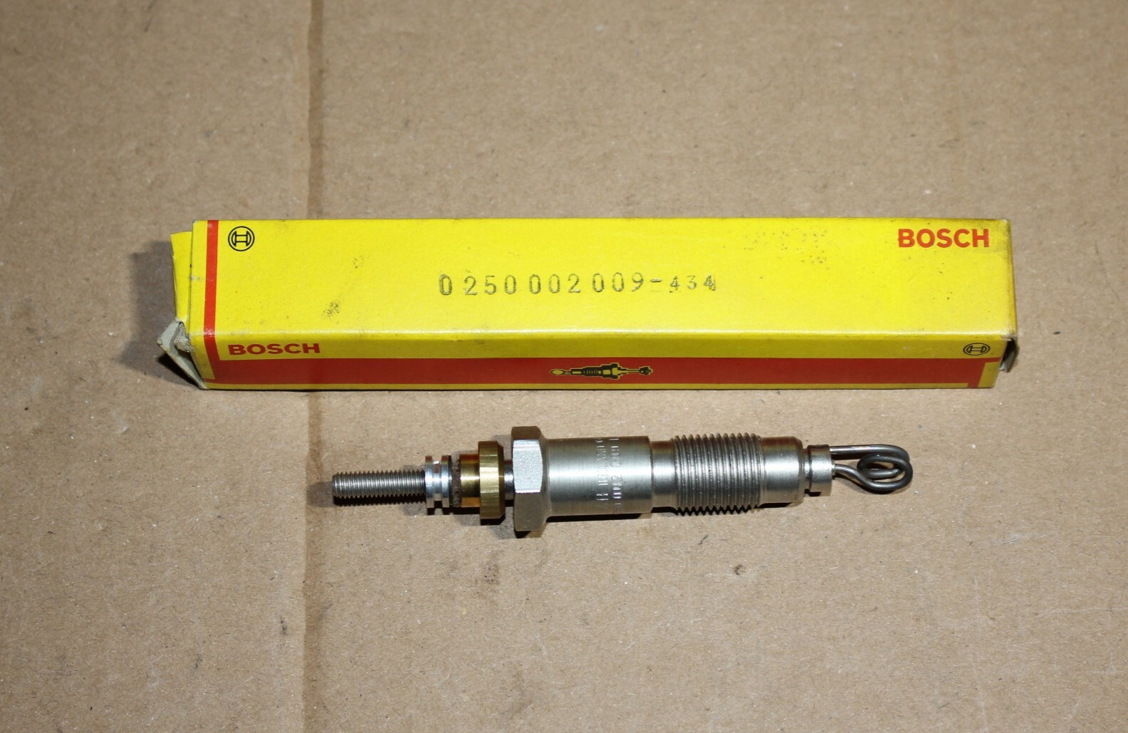 GENUINE ORIGINAL LAND ROVER DEFENDER 88/109 110/127 GLOW PLUG BOSCH NOS NEW OEM