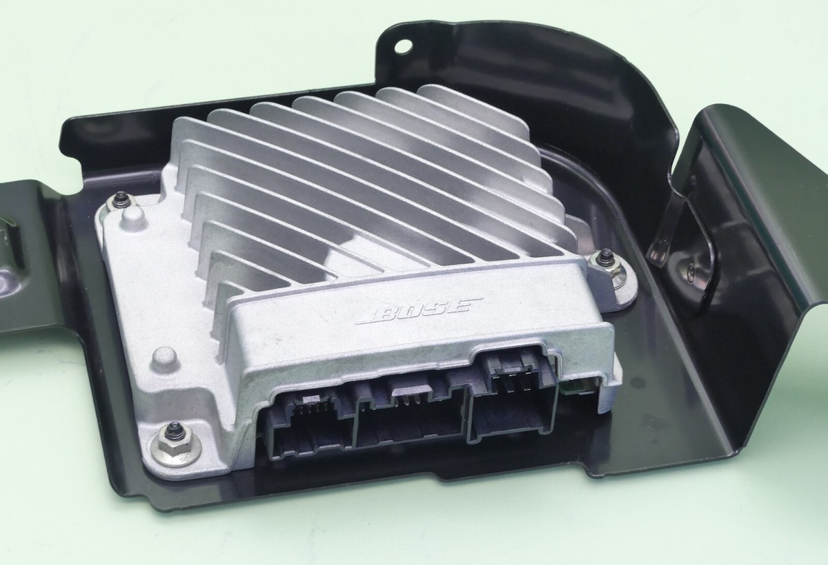 muscatページ 11/13-05/16 Mazda 3 BM Mk3 BOSE Amplifier with Bracket OEM Genuine