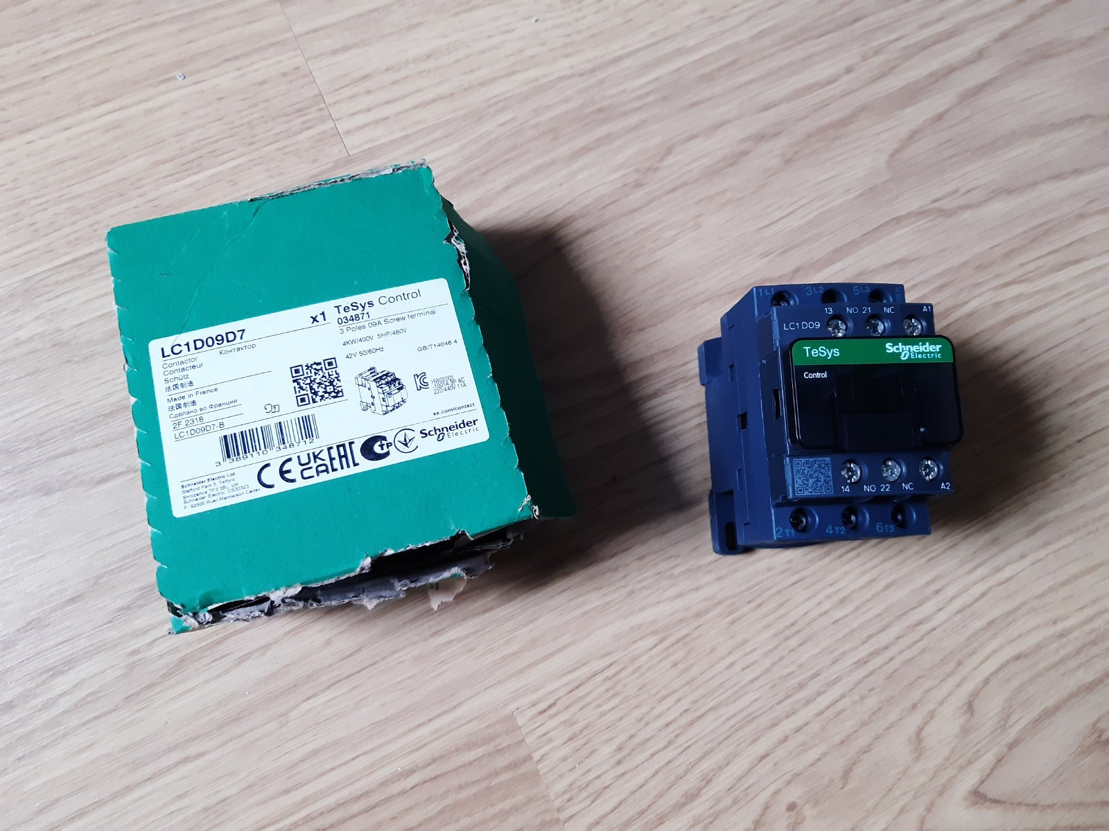 Contacteur Schneider LC1 D09 P7 commande 220V pour protection moteur 9A efficace