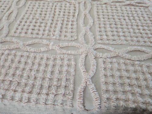 Vintage Chenille Bedspread Blanket 100" x 72" Pastel Pink - Picture 5 of 14