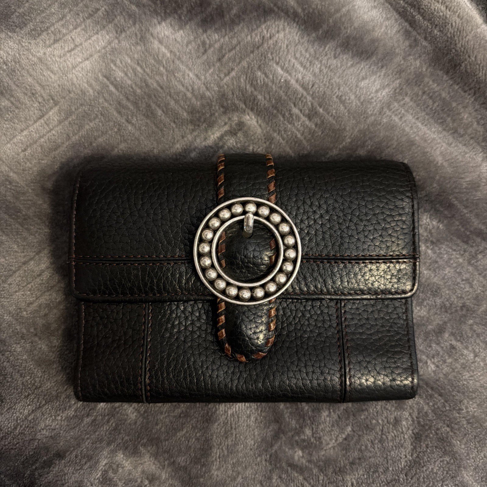 BRIGHTON Organizer Wallet Pebbled Leather black, brown trim, Magnetic Snap Close