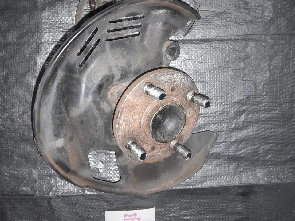 RIGHT PASSENGER FRONT Spindle With Hub OEM 2000 2005 Toyota MR2 SPYDER 01 02 03 - Image 3 of 3