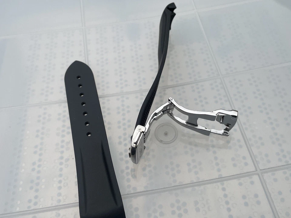 Pulseira de relógio de borracha preta 20 mm Omega Seamaster Planet Ocean - Imagem 4 de 4