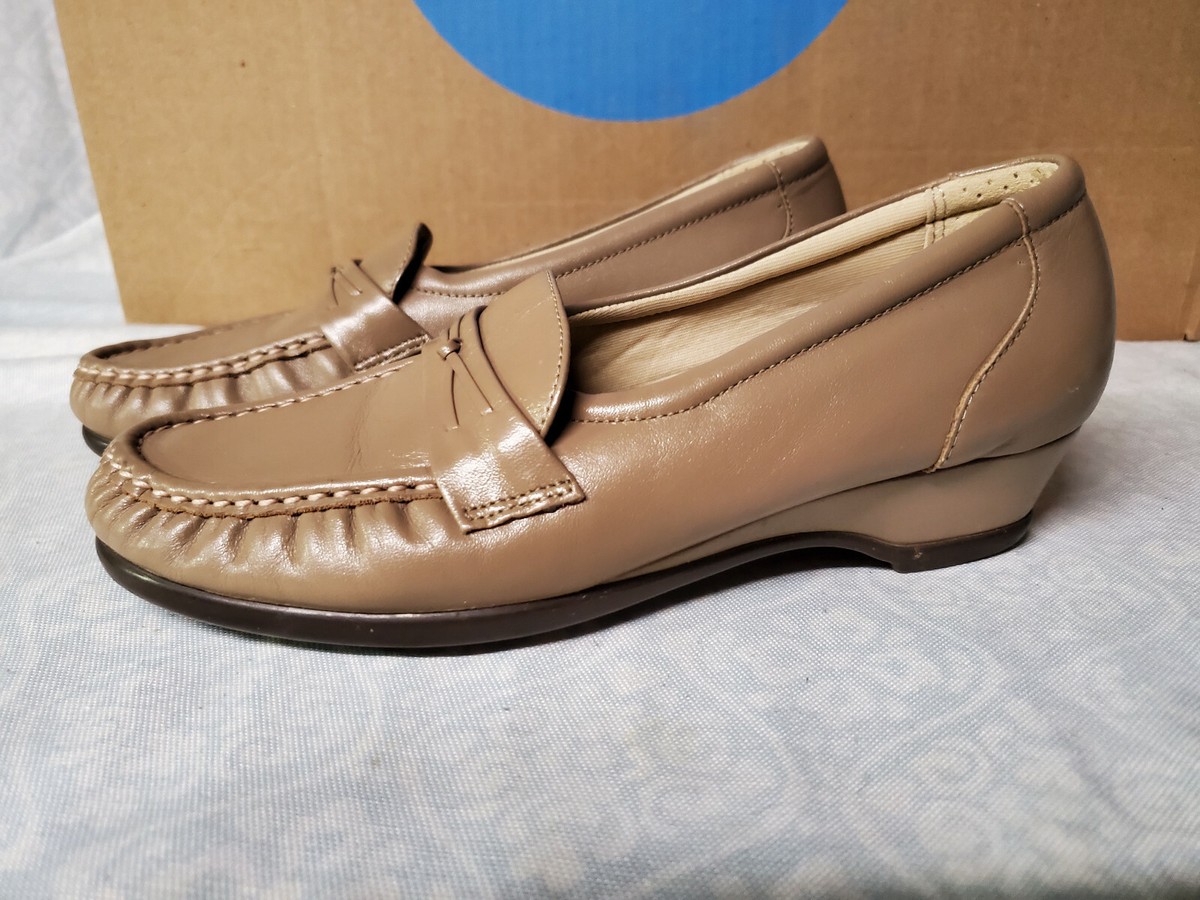 SAS TRIPAD COMFORT EASIER SIZE 6.5 M SLIP ON Taupe LEATHER Low