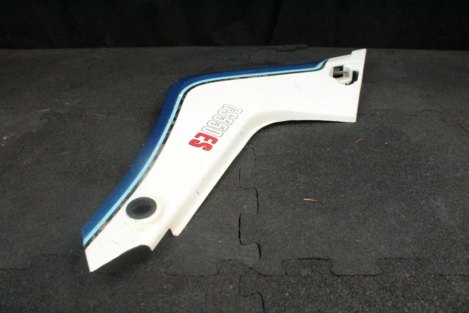 Suzuki GS550ES Left Frame Side Cover 47200-43840-88D P3727 - Image 4 of 4