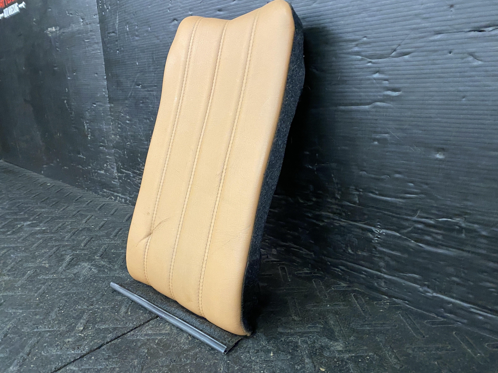 2011 MASERATI GRANTURISMO FRONT DRIVER UPPER BACK SEAT REST PAD TAN LEATHER