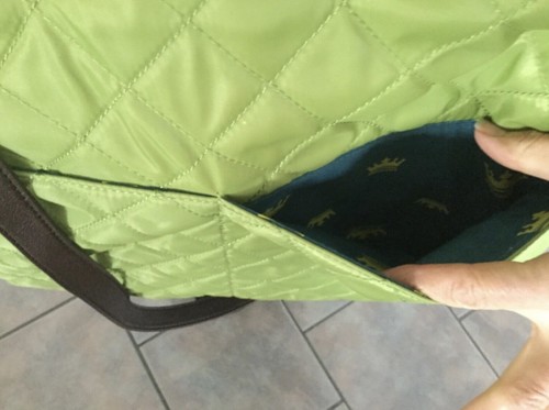 Bolso de Mano Reversible 3 en 1 Dee Ocleppo Hilfiger Monaco con Manija de Madera - Imagen 7 de 11