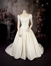 1990s Silk Dupioni Wedding Dress w/Trailing Train size 2/4