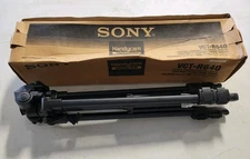 New Sony *VCT-R640 Black 3-section Aluminum Tripod with 2-Way Pan Head