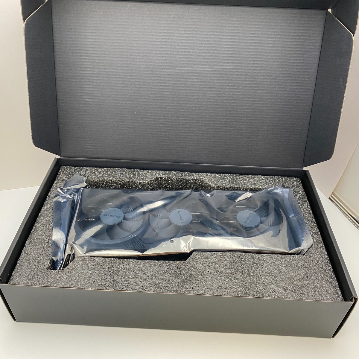 GIGABYTE RX 7800 XT GAMING OC 16G Graphics Card GV-R78XTGAMING OC