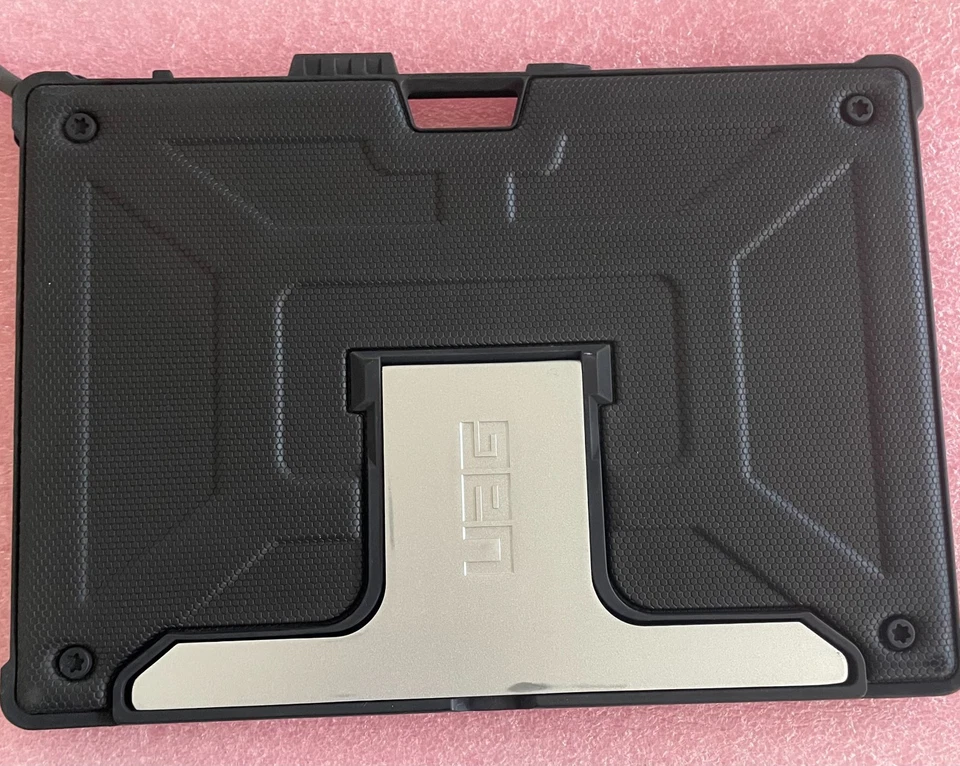 Funda UAG Urban Armor Gear negra para Microsoft Surface Pro 4, 5, 6, 7, 7+ Foto 2 de 4