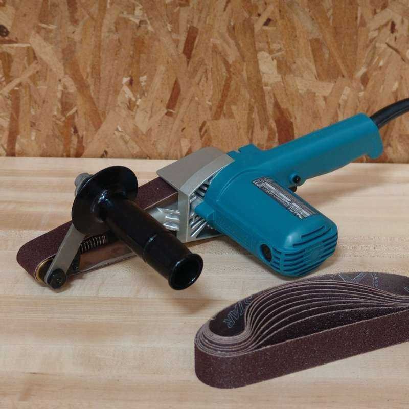 Ponceuse Makita 9031 pour décaper les angles difficiles d'accès