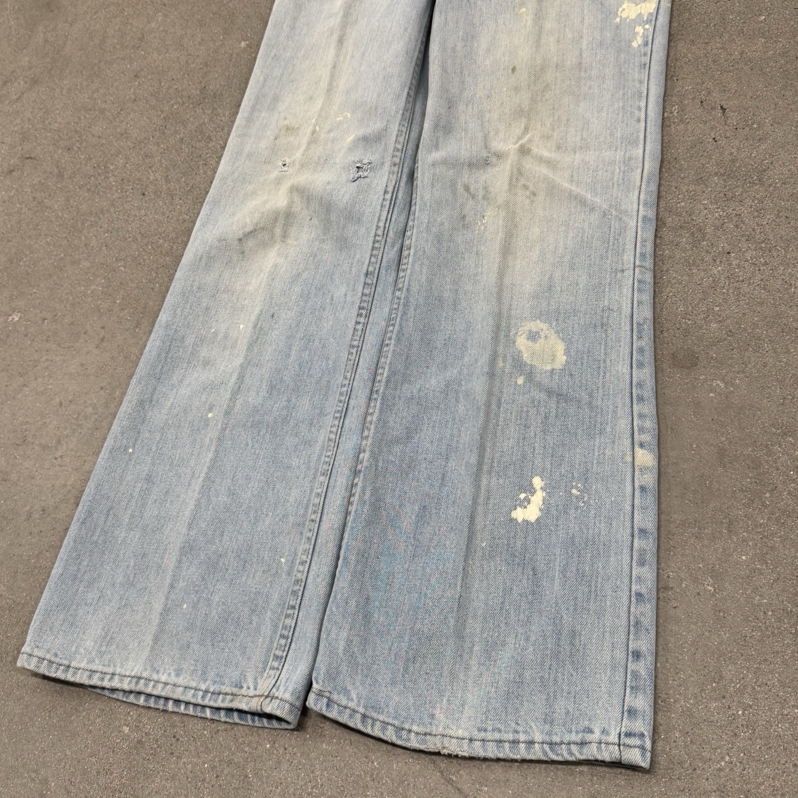 Vintage Levis Light Wash Jeans 28x30 Big Bell Bottom Flare Orange Tab 70s thumbnail 2