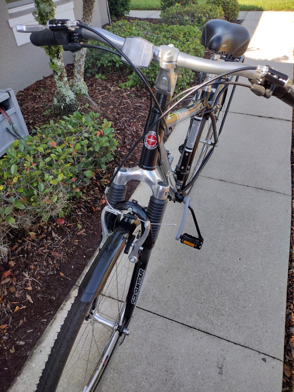 Schwinn "Discover" 700c 21 spd aluminum frame hybrid bikes
