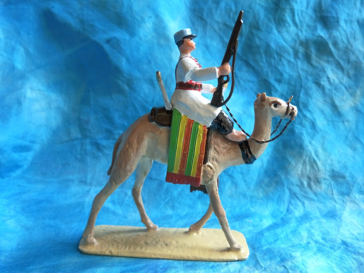 Lot 17 Figurines En Plomb Guy Jouglez - La Légion à Cheval Avec Flute