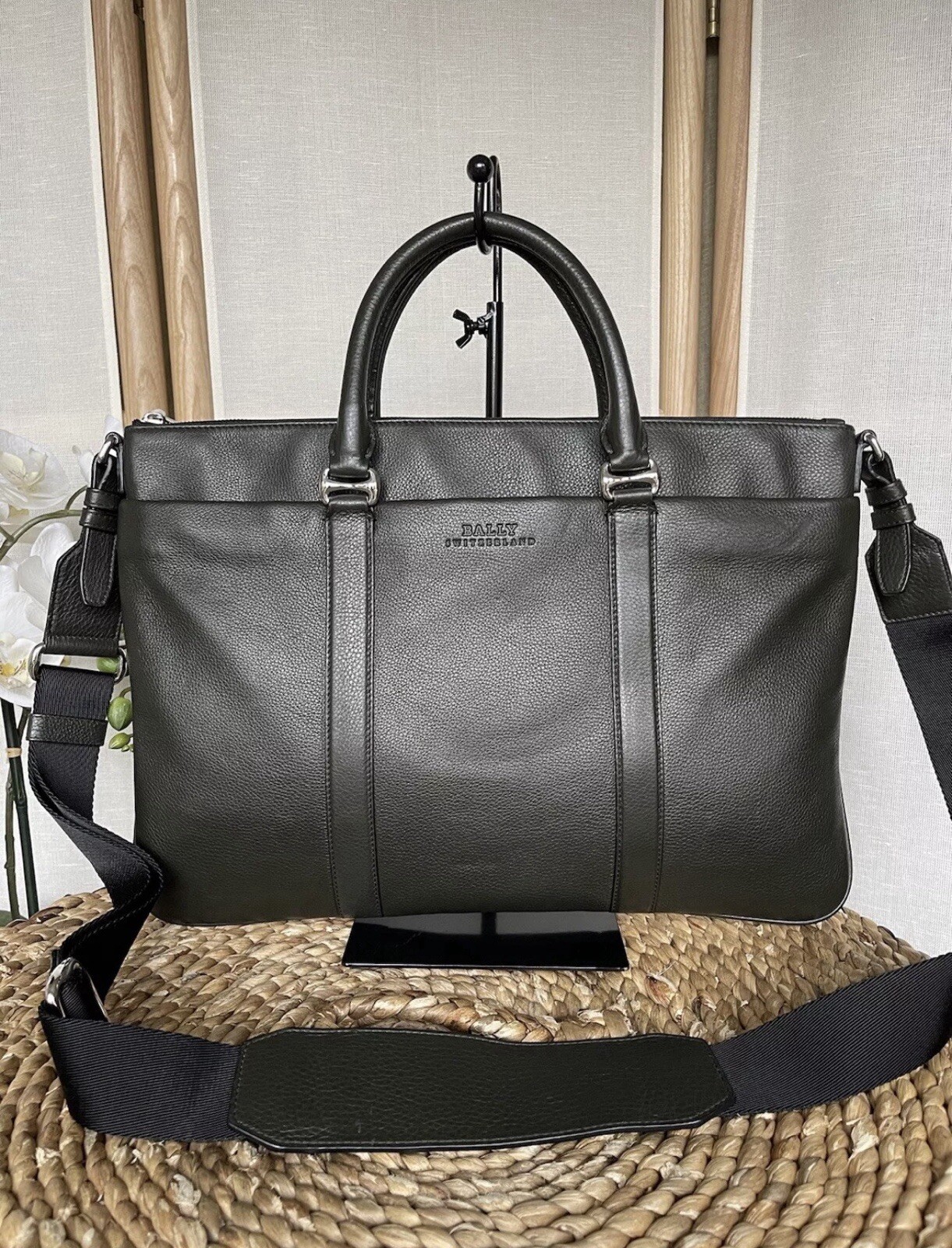 Bally Switzerland calf grained leather laptop bag shoulder bag