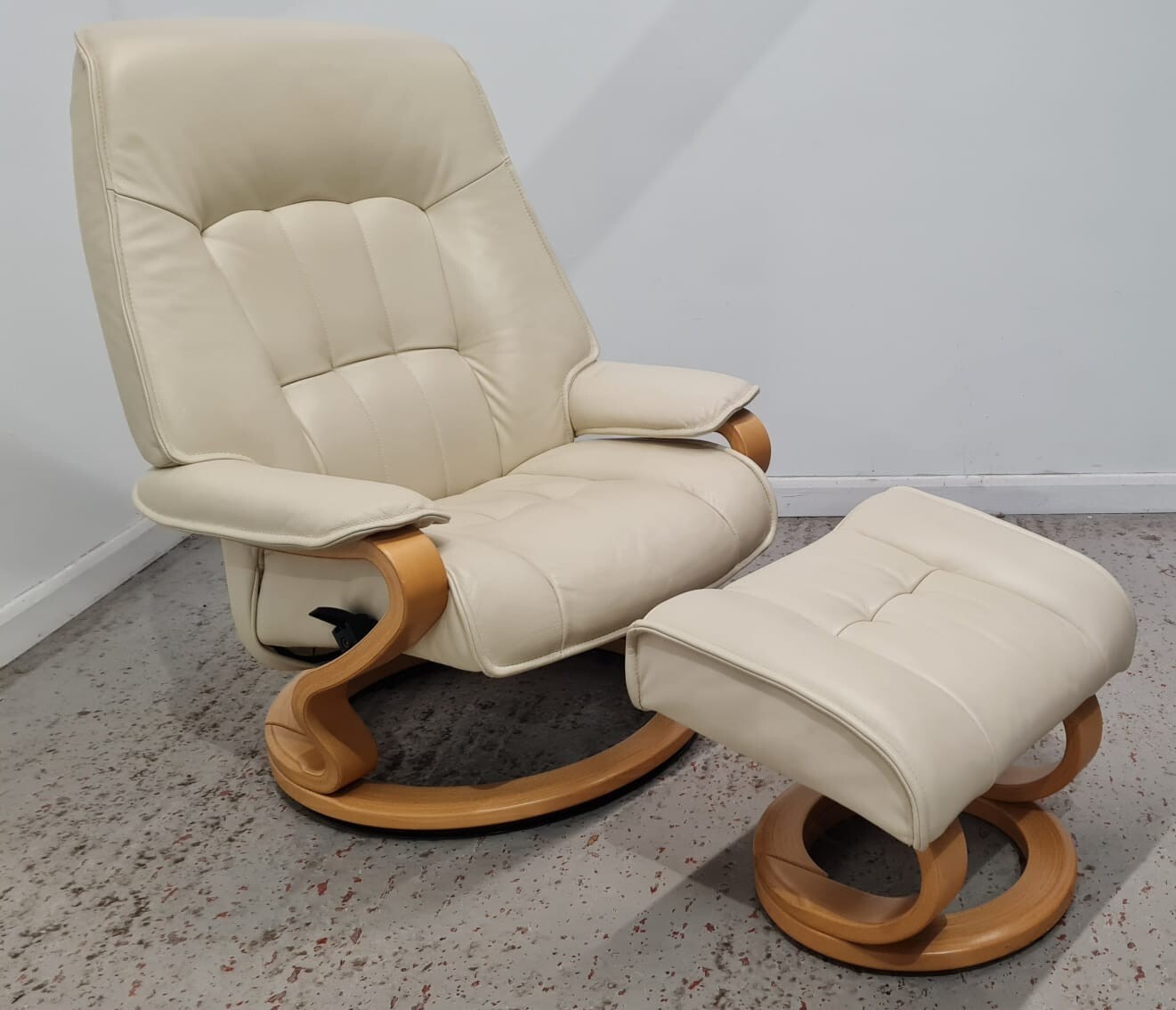 Himolla ZeroStress Leather Recliner Chair with Matching Footstool
