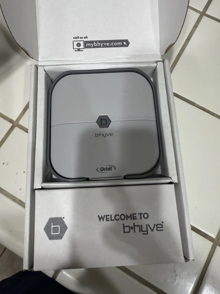 Controlador de rociadores inteligente Orbit B-Hyve XR de 8 zonas gris carbón Foto 2 de 3