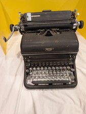 1940s Black Model KMM Royal Typewriter