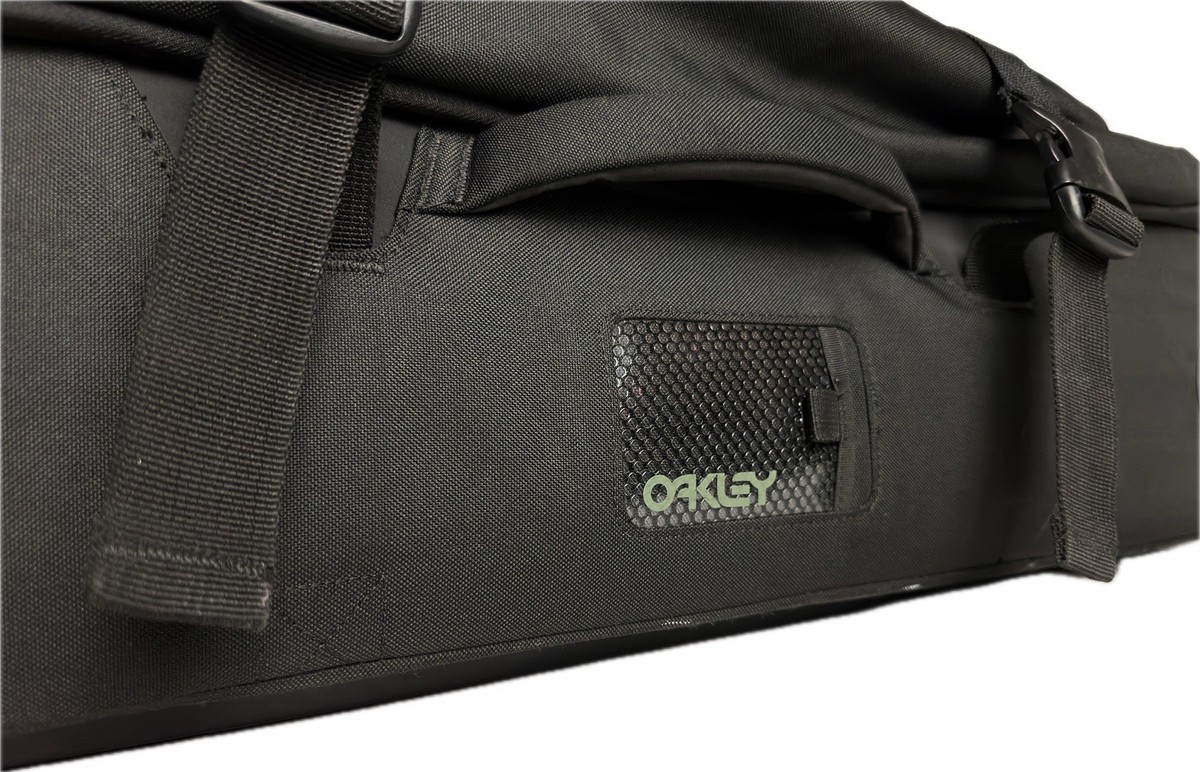 OAKLEY 32