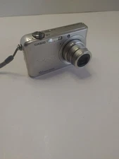 Casio EXILIM ZOOM EX-Z100 10.1 MP Digital Camera-silver Battery And Charger. 