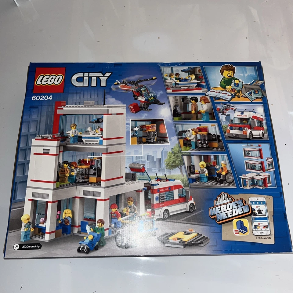 LEGO CITY: City Hospital (60204) NEW SEALED RETIRED AMBULANCE HELICOPTER TOWN - Image 2 of 2
