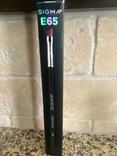 Sigma Beauty Genuine E65 Small Angle Eyeshadow/brow brush BNIB