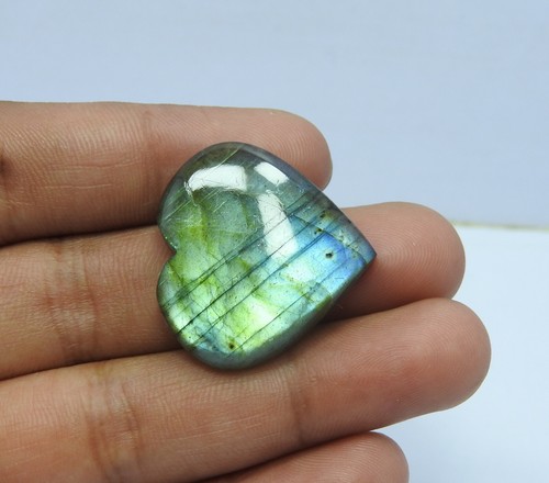 Ciondolo cabochon cuore labradorite appariscente naturale 35,00 Cts 28x27x6 mm