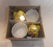 O.I  2 Enten Eierbecher Dekoration Ostern Porzellan Figur Kücken OVP