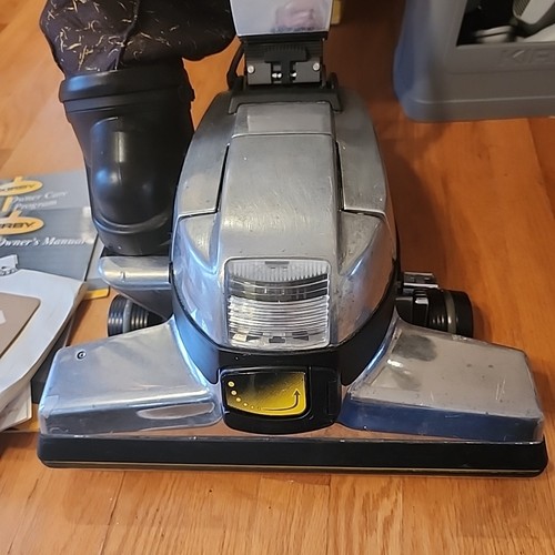 Aspiradora vertical Kirby G2000 edición limitada con sistema de champú para alfombras con mango - Imagen 14 de 19