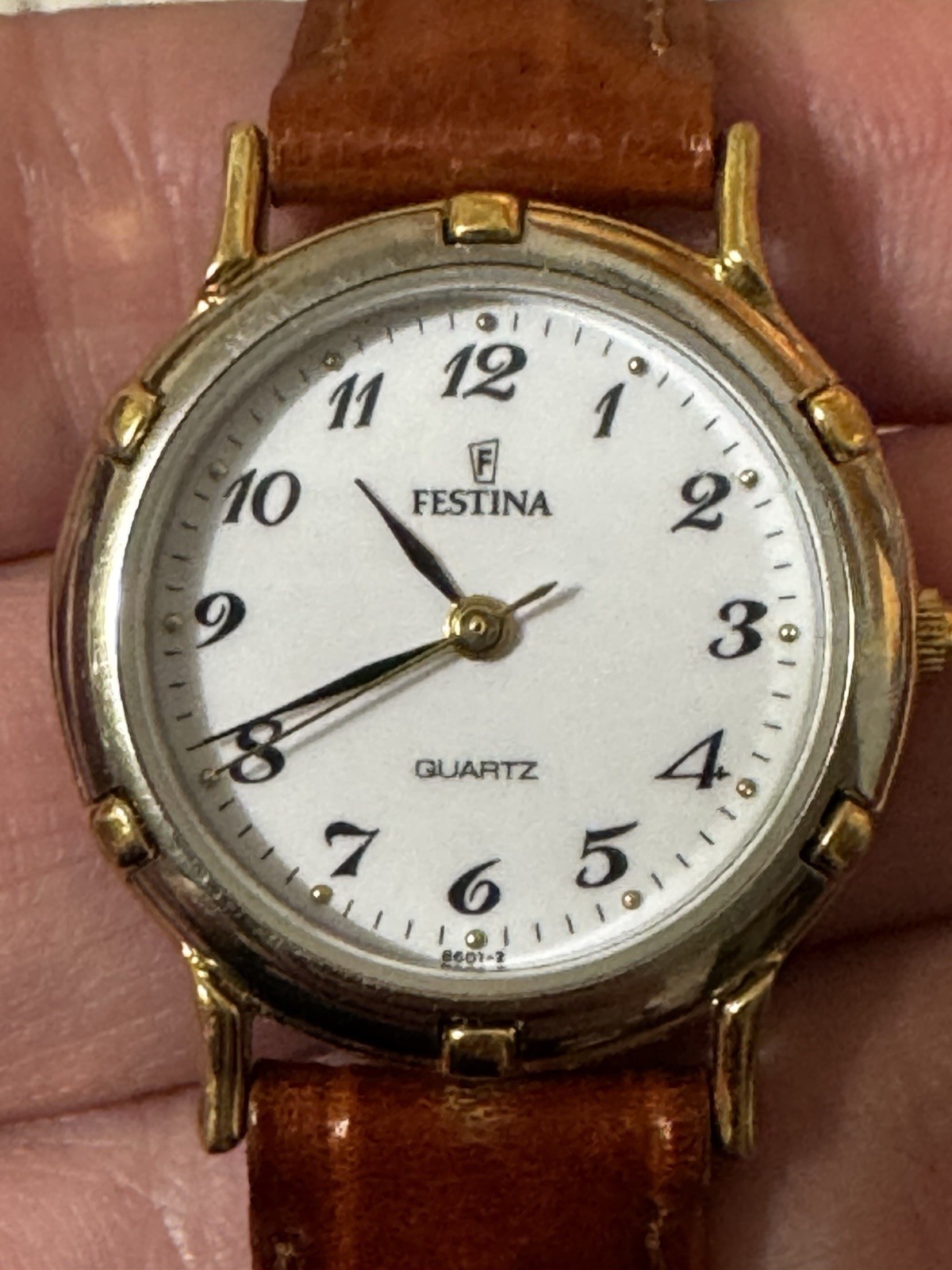 Festina Women’s Quartz Watch – Gold Accents, Leather Strap, Classic Style