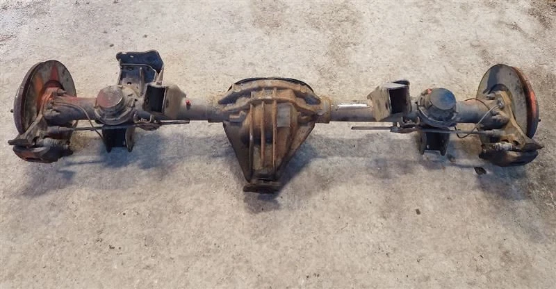 Rear Axle Corporate 8-1/4" 3.73 Ratio from 2006 Jeep Commander 9407395 Foto 4 de 4