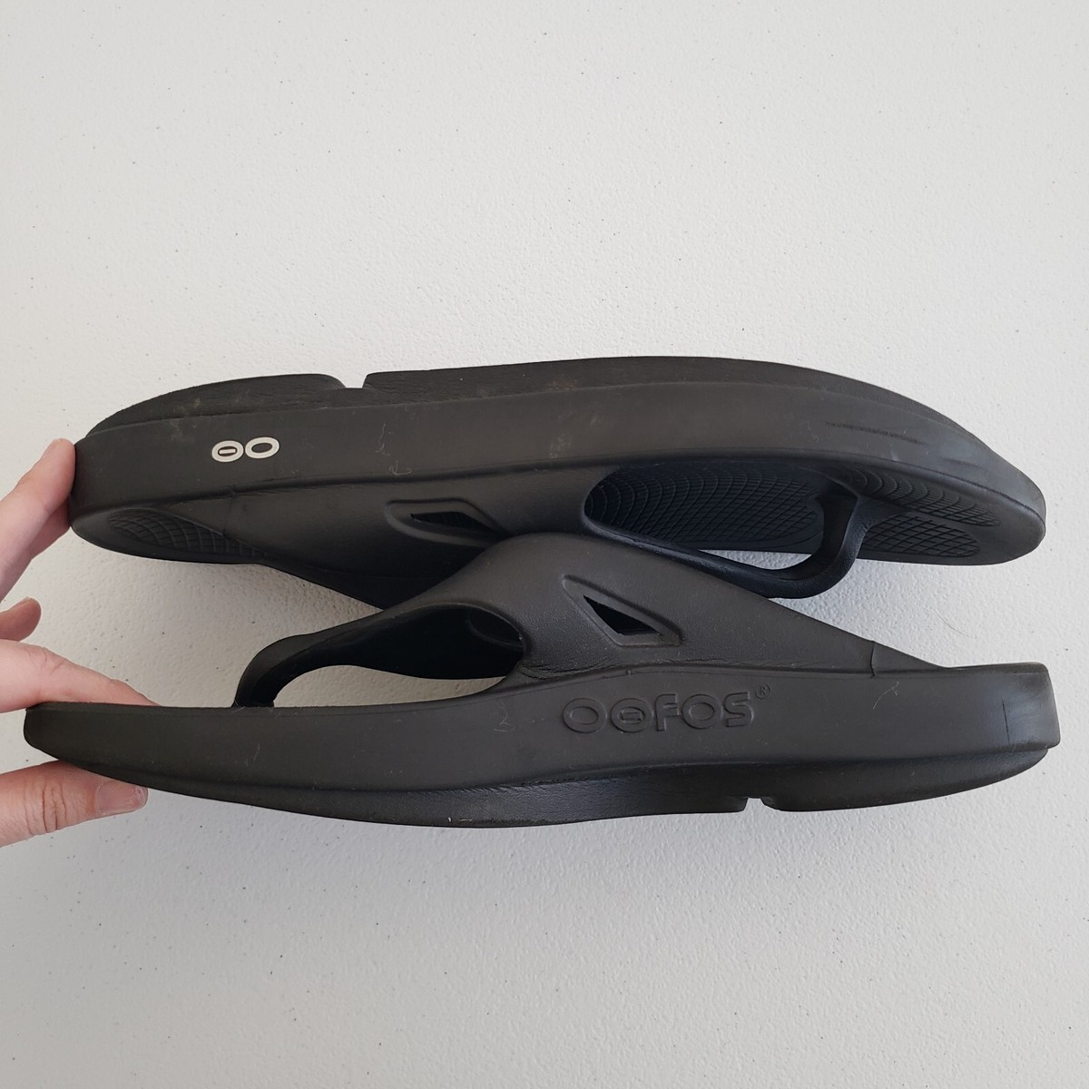 Oofos Ooriginal Sandals Unisex M11 W13 Black Recovery Flip
