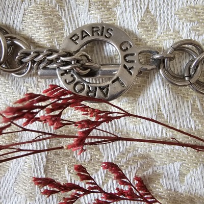 Collier Vintage Guy Laroche Paris En Argent Vieilli - Breloques Feuilles, Longueur 41-45 Cm