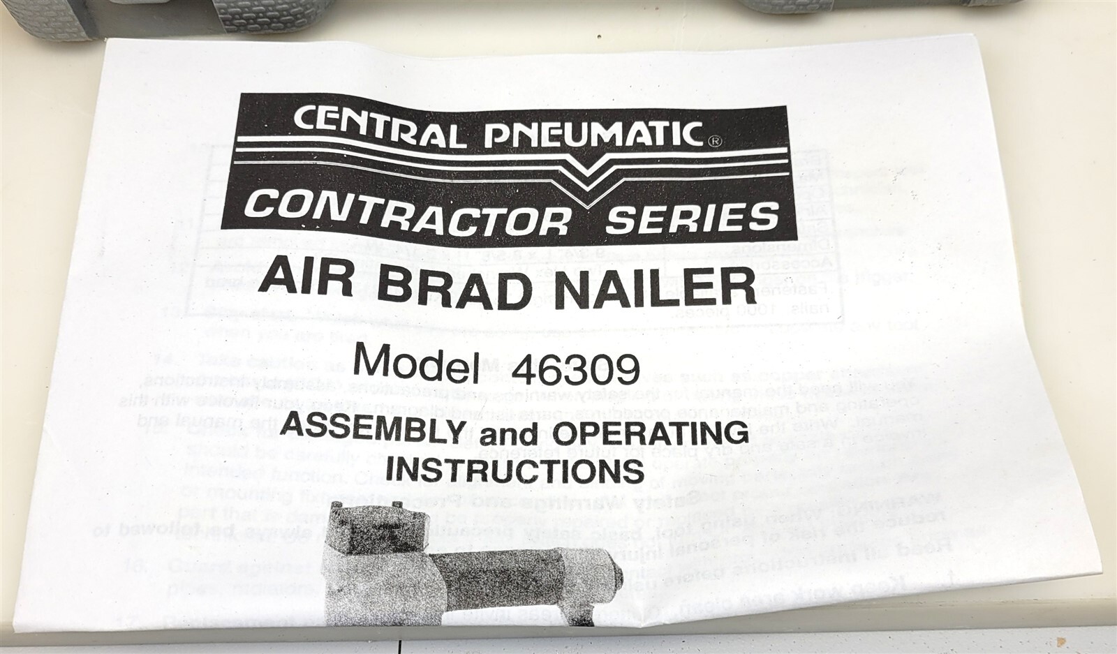 Central Pneumatic 46309 18 Gauge Air Brad Nailer + 1" 19/16" 13/4