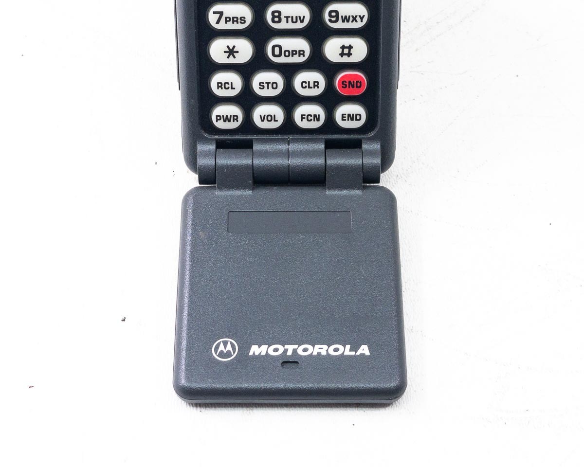 Motorola F09HLD8415 GTE Vintage 90's Brick Phone Flip Cell DPC550