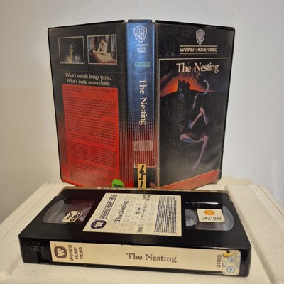 VHS: The Nesting: Warner Bros clamshell, Robin Groves, John Carradine/cut Box