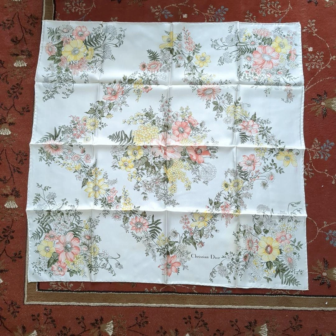 Foulard Christian Dior en soie à fleurs blanc rose jaune vert 85 cm x 85 cm