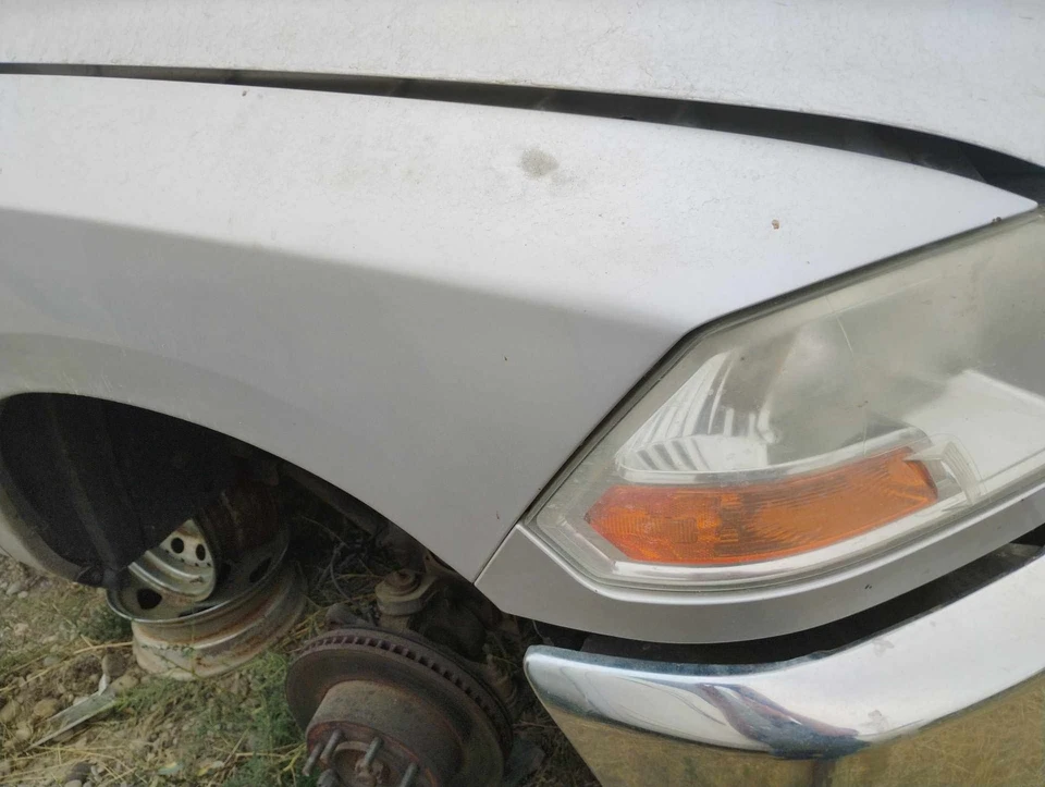 10-18 RAM 3500 Passenger RH Bright Silver-PS2 Fender Foto 3 de 4