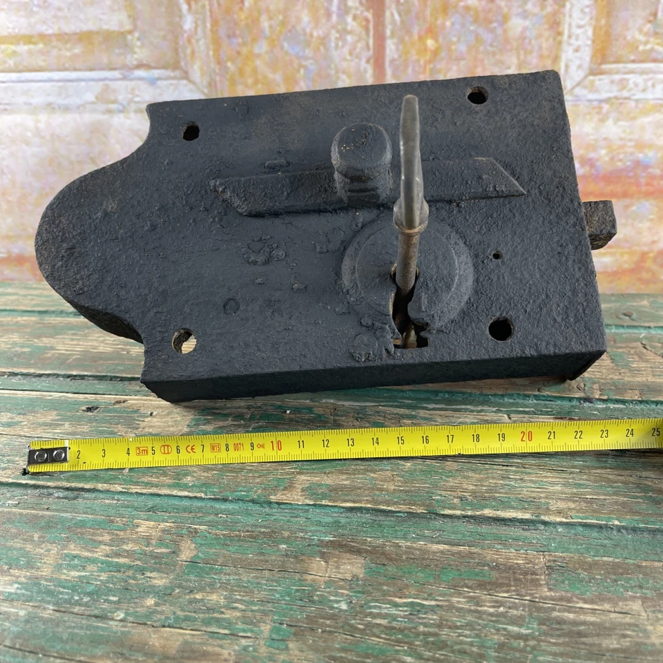 Grande serrure XVIIIe de château en Bourgogne – Ferronnerie d’art ancienne - Photo 2/4