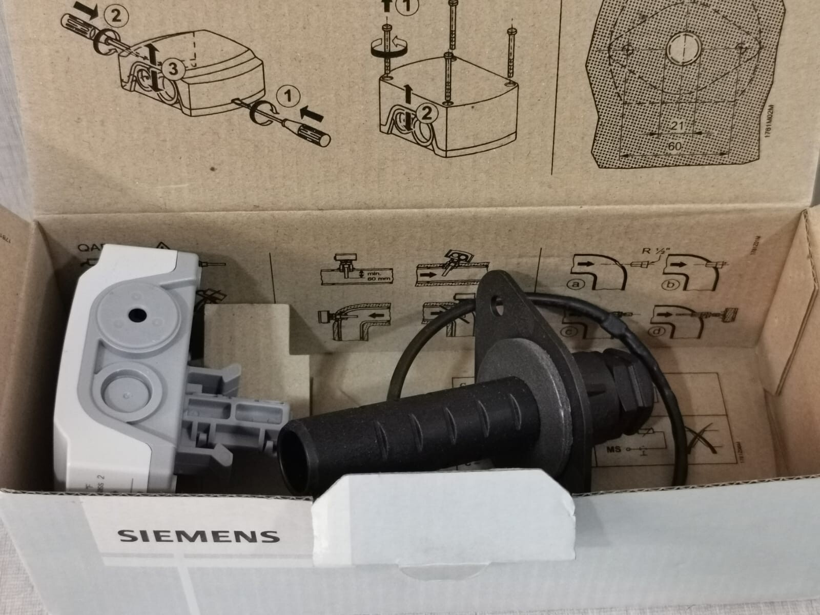 Siemens QAM2120.040 PCS SIEMENS QAM2120.040 Duct Sensor LG - WITH FILTHY BOX 5
