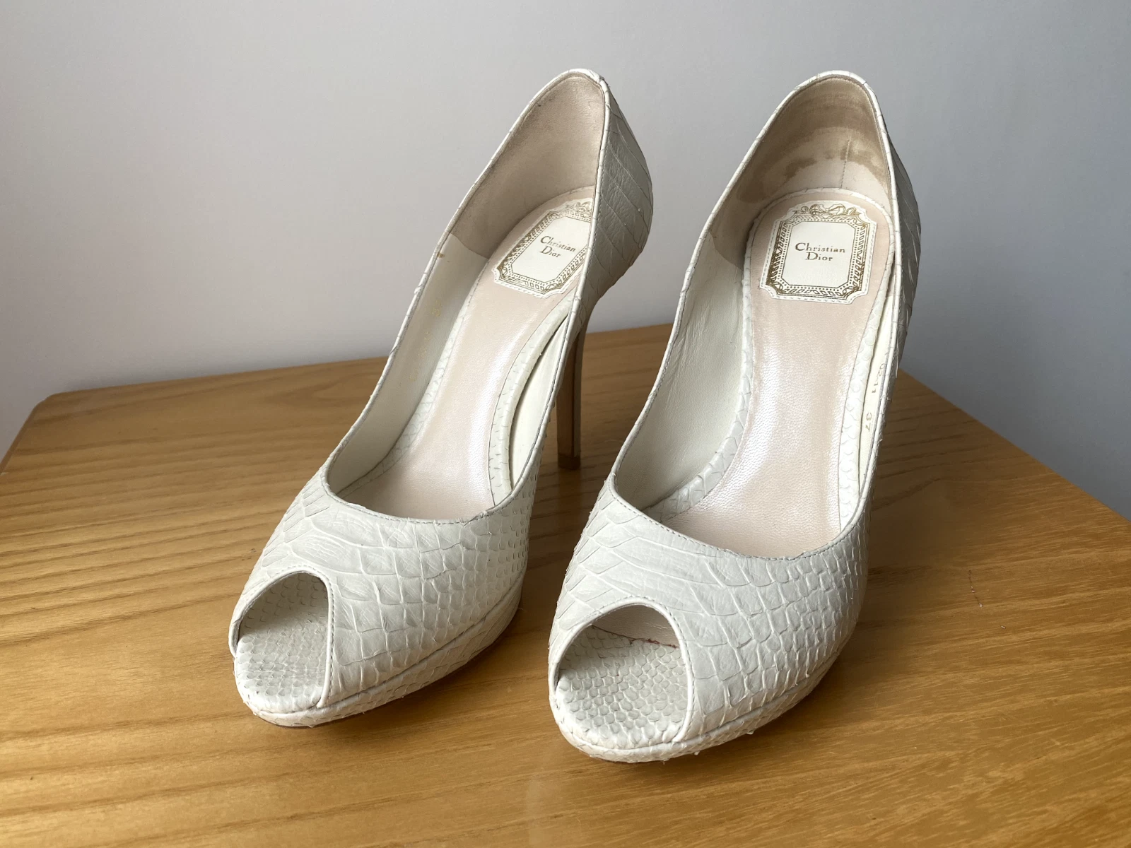 Escarpins Christian DIOR Beige Python Nubuck Miss Dior en relief taille 37 (4,5UK 6US)