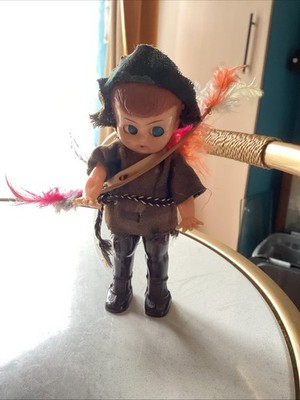 50er Jahre Kewpie Style Hartplastik 14 cm Robin Hood bewegliche Arme 