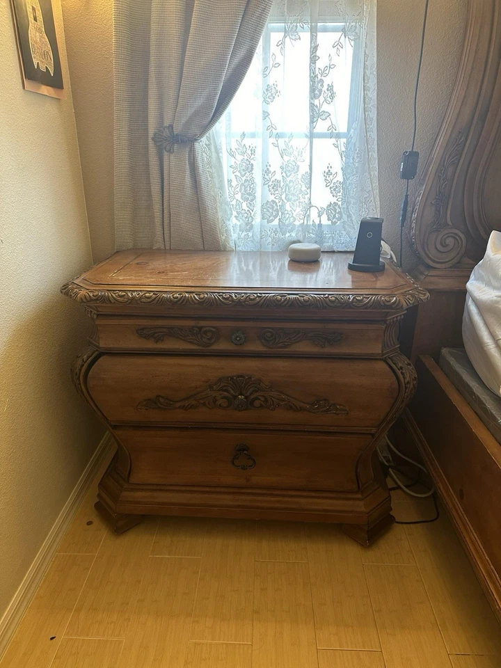 Bedroom Set King - 4 PIECES INCLUDED - Image 3 of 4