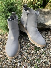 NWOT Maurices Size 9 M Light Gray Chelsea Lug...
