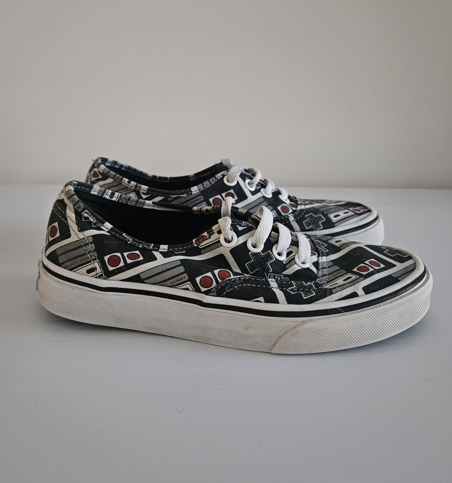 Vans x Nintendo Authentic NES Controller Game Ove… - image 4